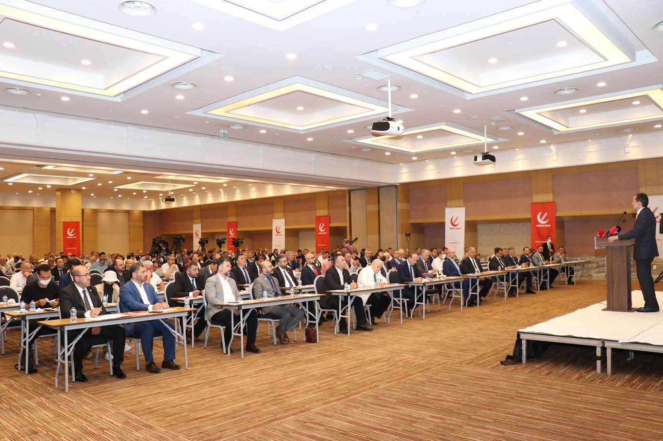 Fatih Erbakan: "Aşılama vaka artışlarını ve ölümleri engelleyemiyor" Fatih Erbakan: "Aşılama vaka artışlarını ve ölümleri engelleyemiyor"